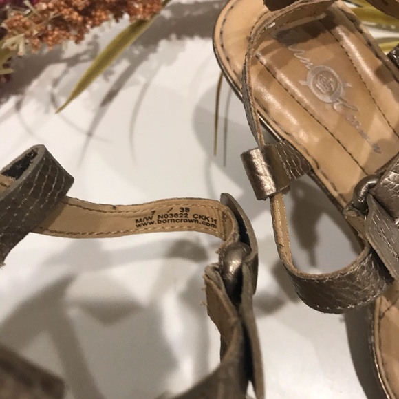 BORN CROWN bronze metallic open toe t-strapped 7 - Picture 4 of 6